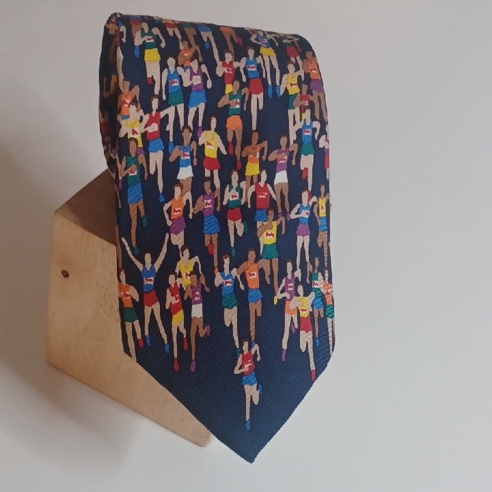 Colorful Runner Pattern Tie